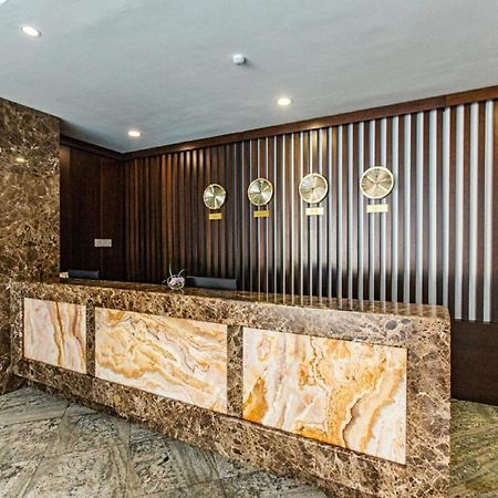 אלמטי Shera Park Boutique Hotel מראה חיצוני תמונה