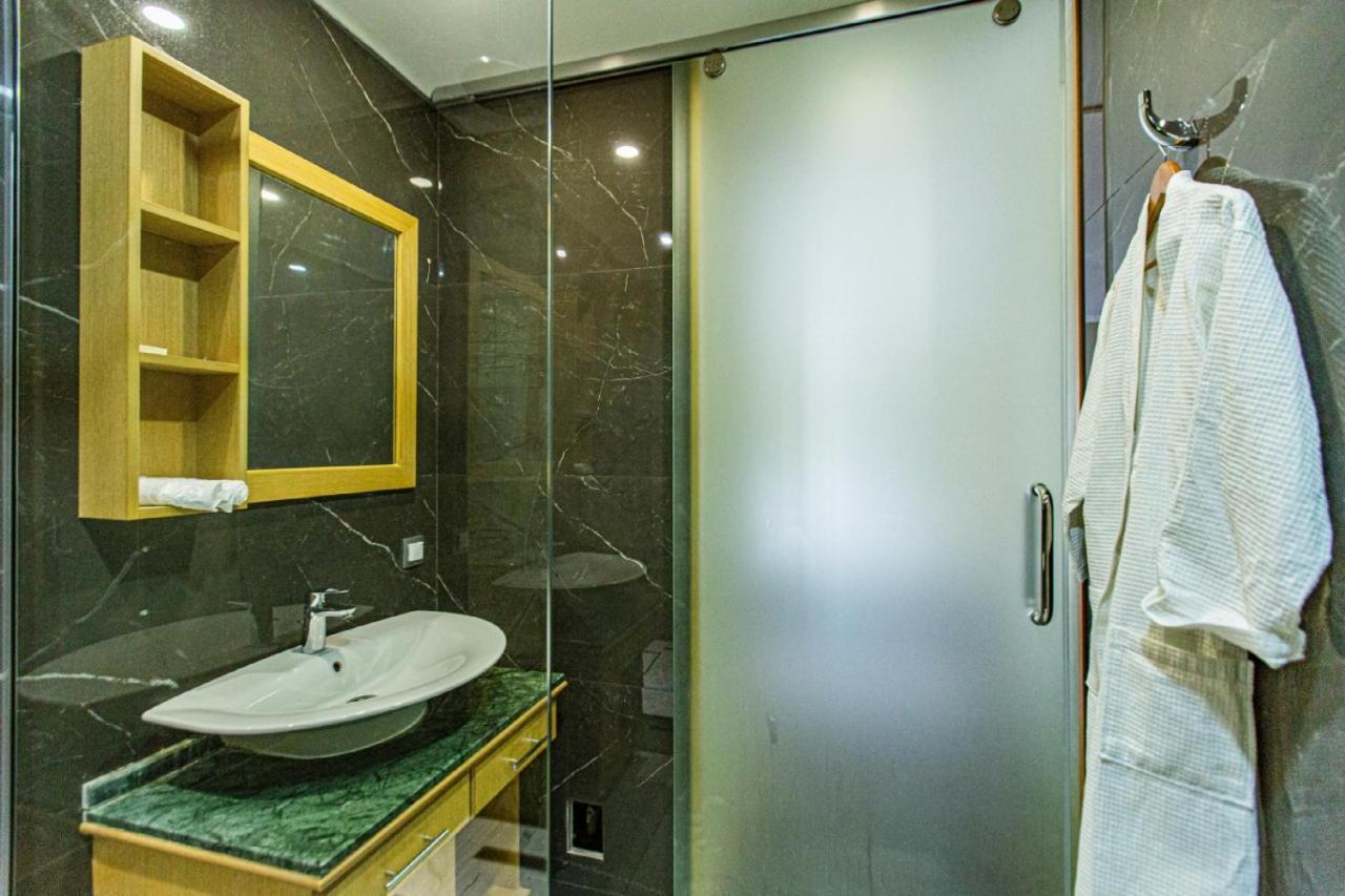 אלמטי Shera Park Boutique Hotel מראה חיצוני תמונה