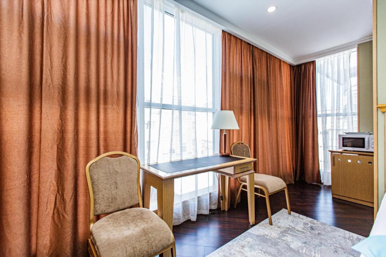 אלמטי Shera Park Boutique Hotel מראה חיצוני תמונה