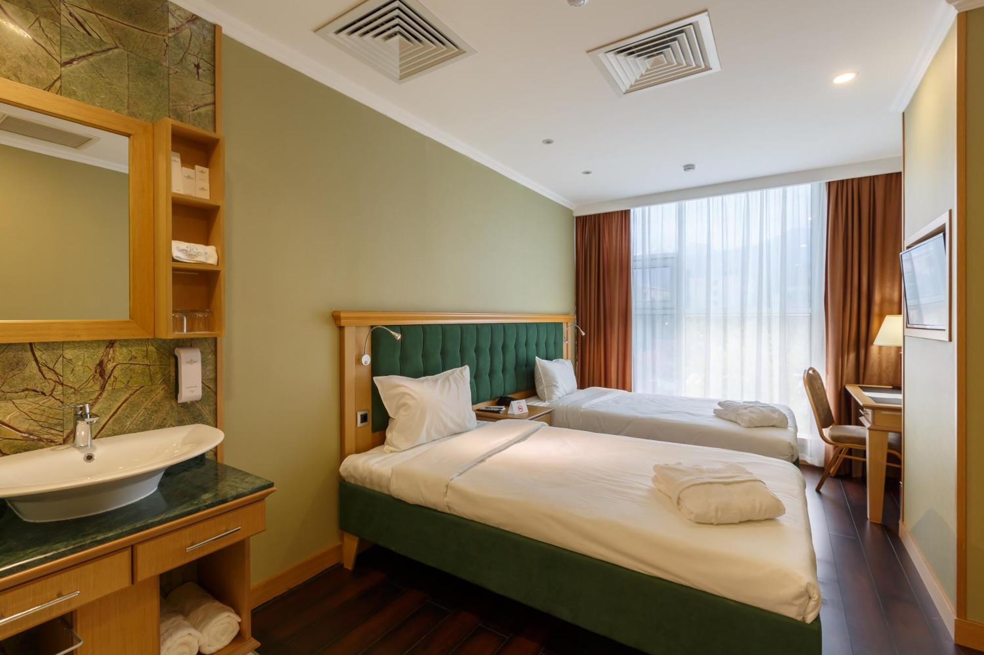 אלמטי Shera Park Boutique Hotel מראה חיצוני תמונה