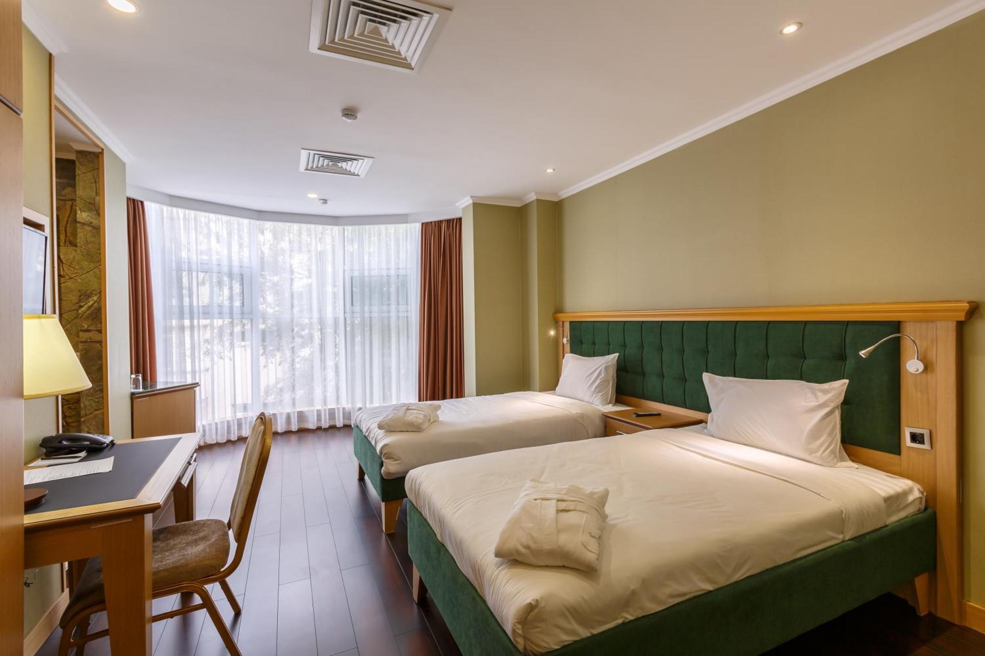 אלמטי Shera Park Boutique Hotel מראה חיצוני תמונה