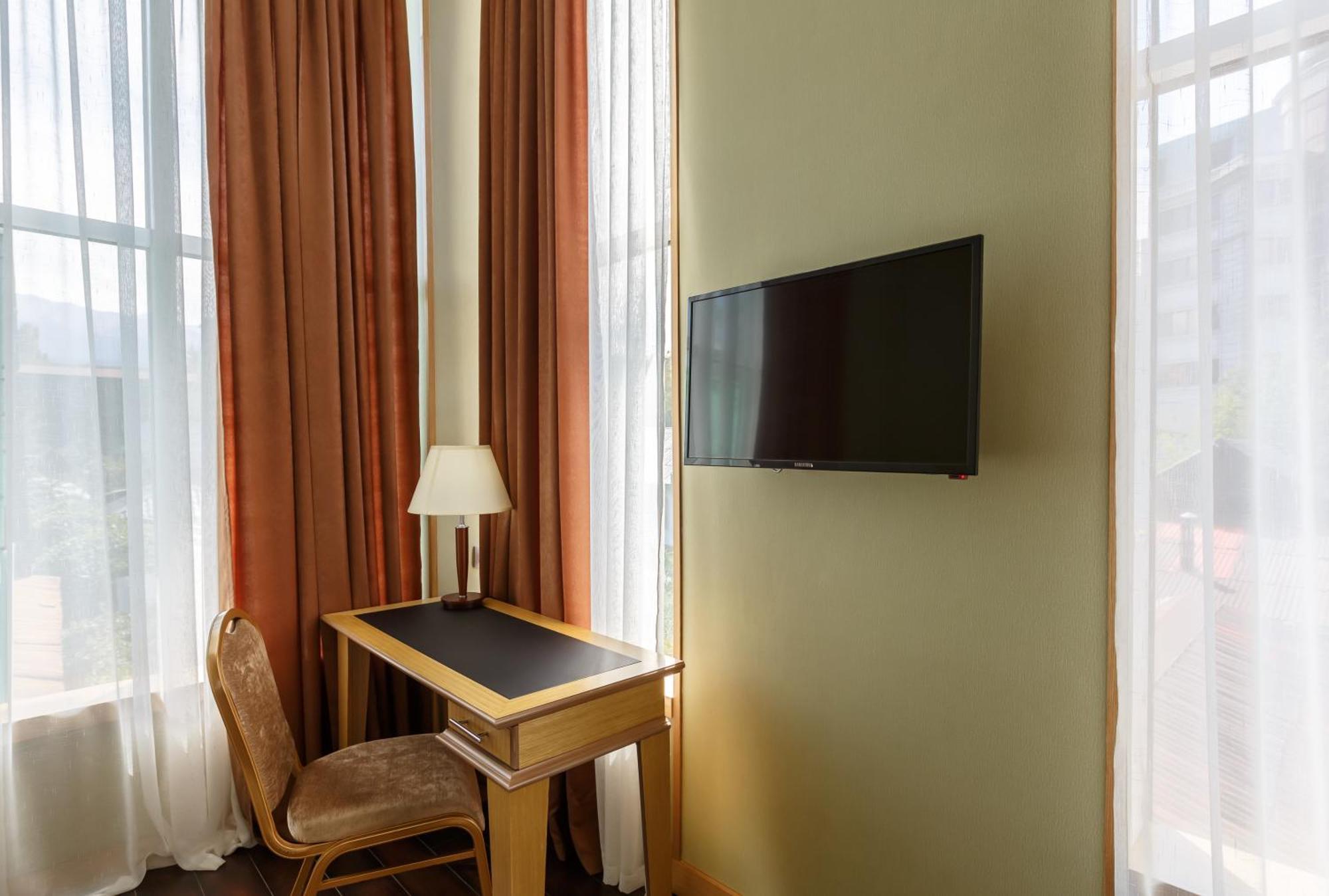 אלמטי Shera Park Boutique Hotel מראה חיצוני תמונה
