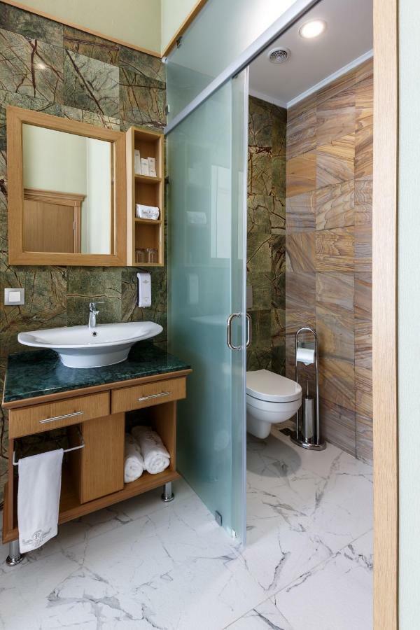 אלמטי Shera Park Boutique Hotel מראה חיצוני תמונה