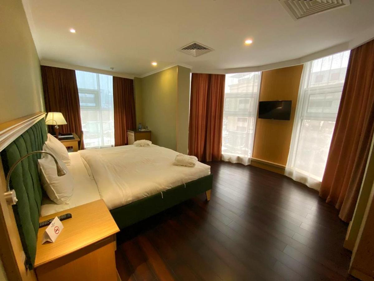 אלמטי Shera Park Boutique Hotel מראה חיצוני תמונה