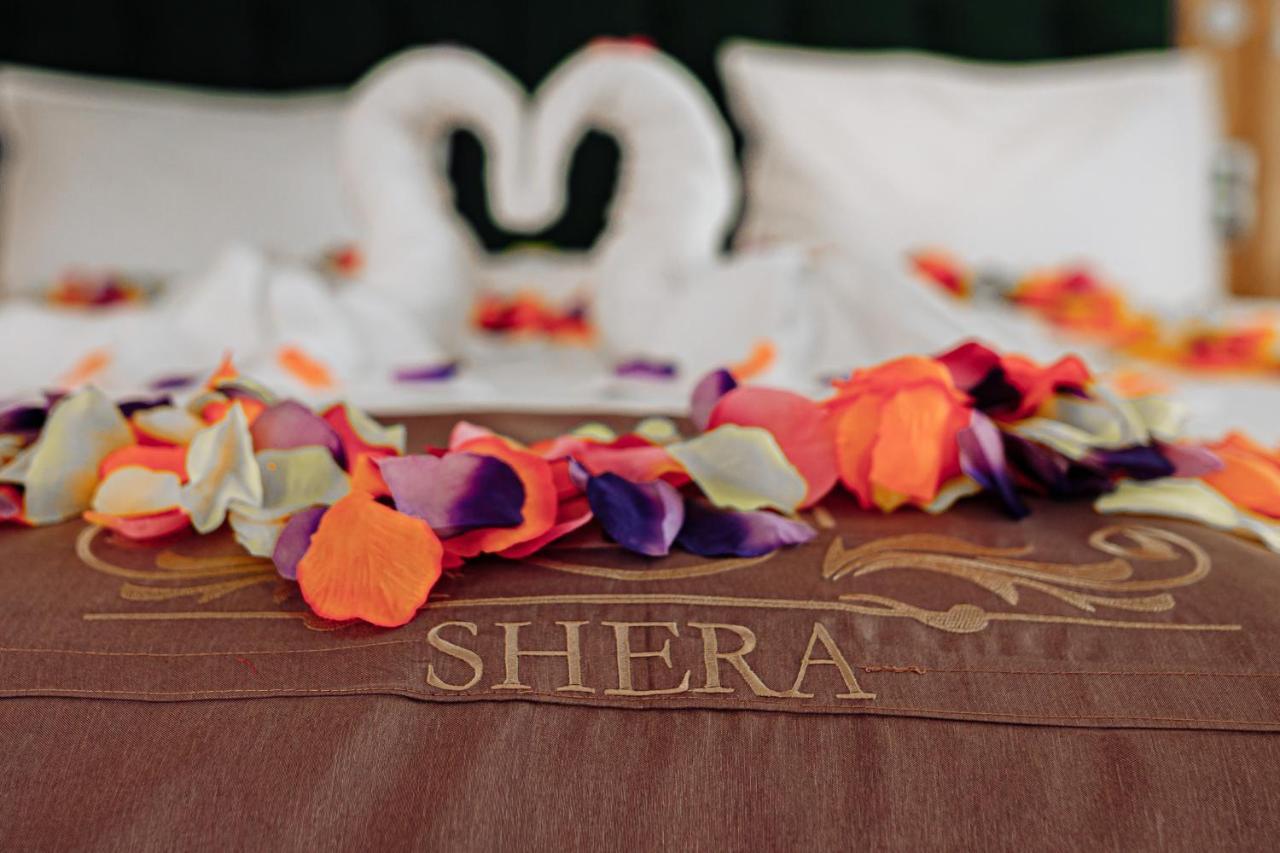 אלמטי Shera Park Boutique Hotel מראה חיצוני תמונה